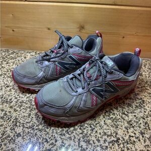 New Balance Womens Size 7 Gray and‎ Pink Sneakers